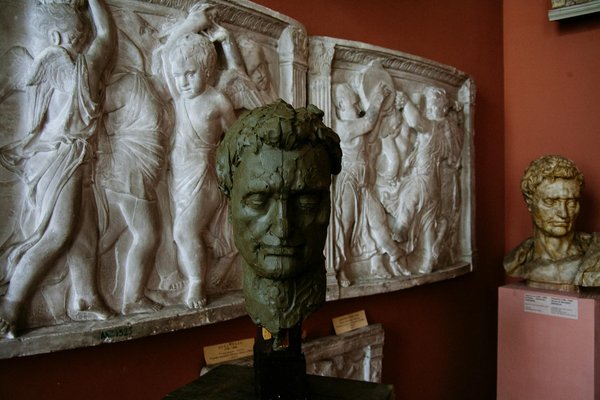 Stimuler l"engagement des étudiants face aux défis cruciaux de la cybersécurité : approches innovantes à explorer