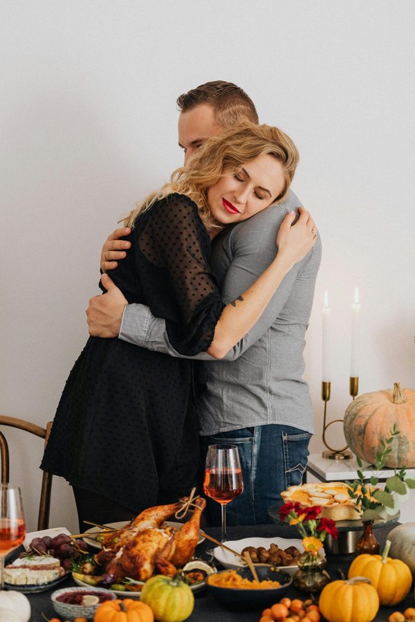 Repas en amoureux à la maison : 5 idées pour un moment inoubliable